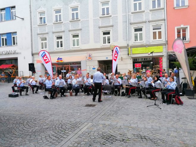Stadtplatzkonzert mit der Stadtmusik Vöcklabruck